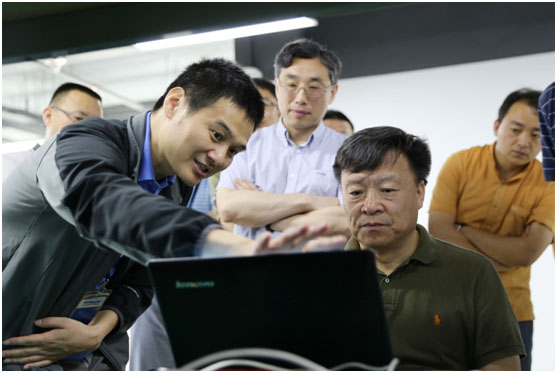 中国工程院高文院士莅临amjs澳金沙门线路考察